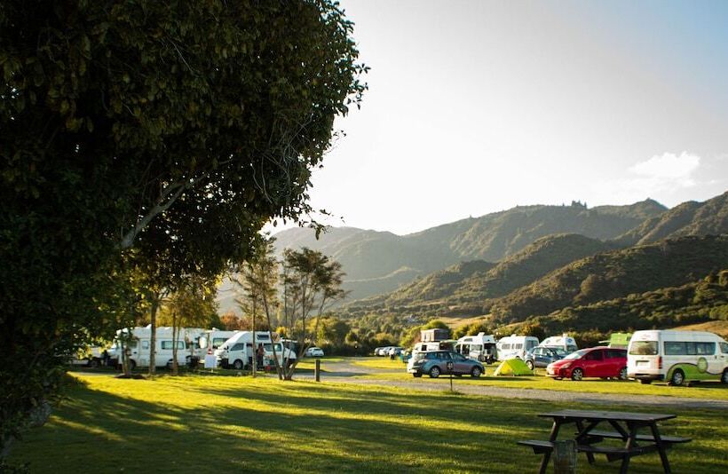 ユースホステル The Barn Cabins & Camp