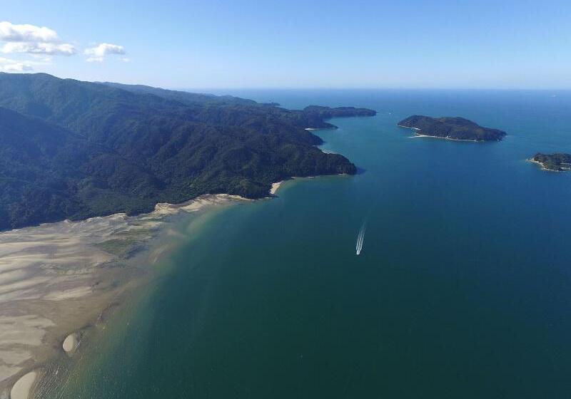 ユースホステル The Barn Cabins & Camp