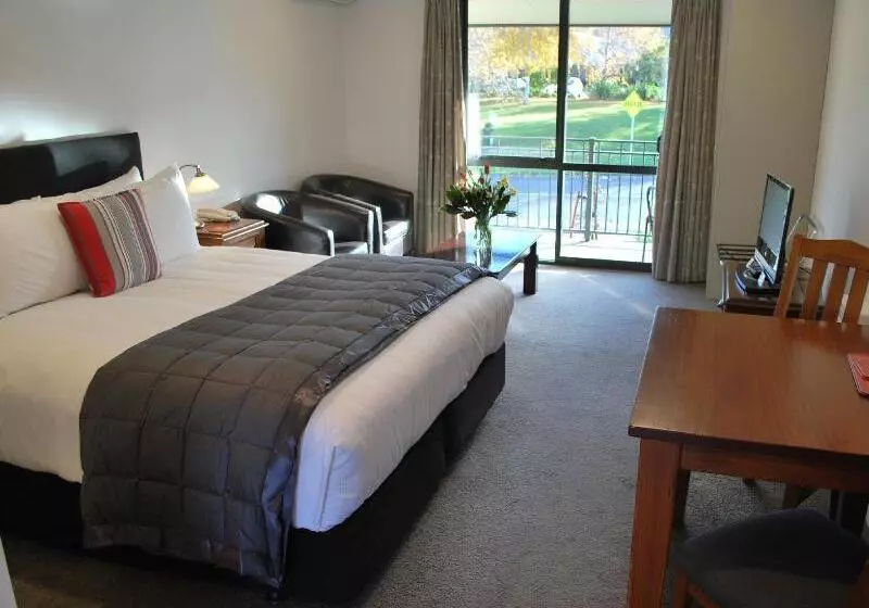 Carrick Lodge Motel