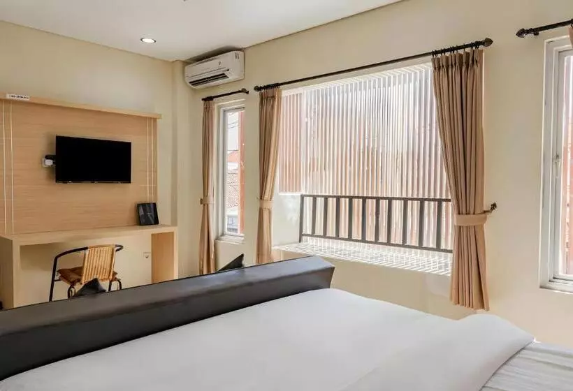 ホテル Collection O Airport Kuta Bali