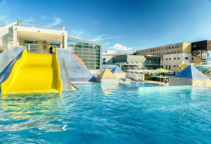 هتل Aquacity Riverside