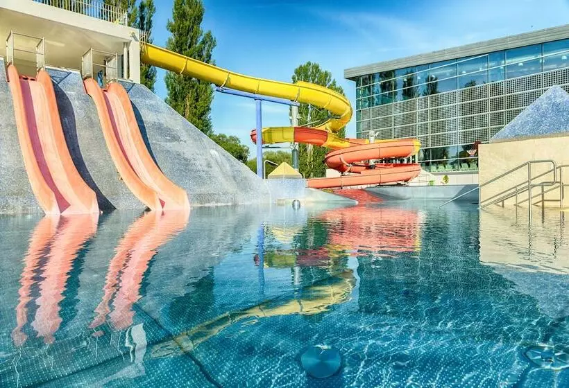 هتل Aquacity Riverside