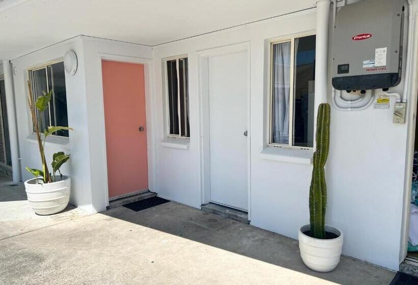 בית מלון כפרי Cali Backpackers