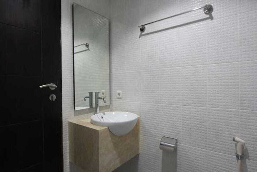 فندق Collection O Airport Kuta Bali