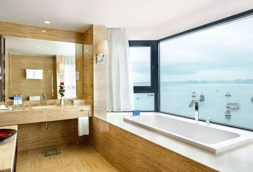 Hotelli Wyndham Legend Halong