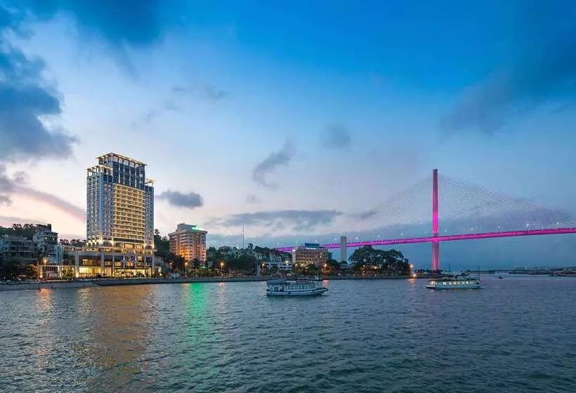 Hotelli Wyndham Legend Halong