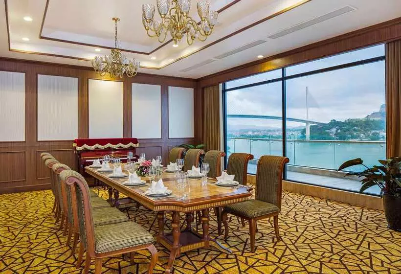 Hotelli Wyndham Legend Halong