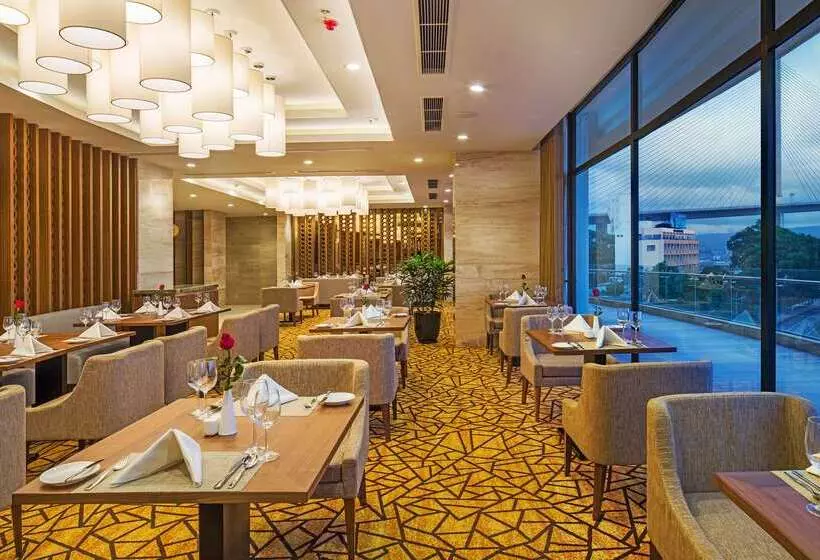 Hotelli Wyndham Legend Halong