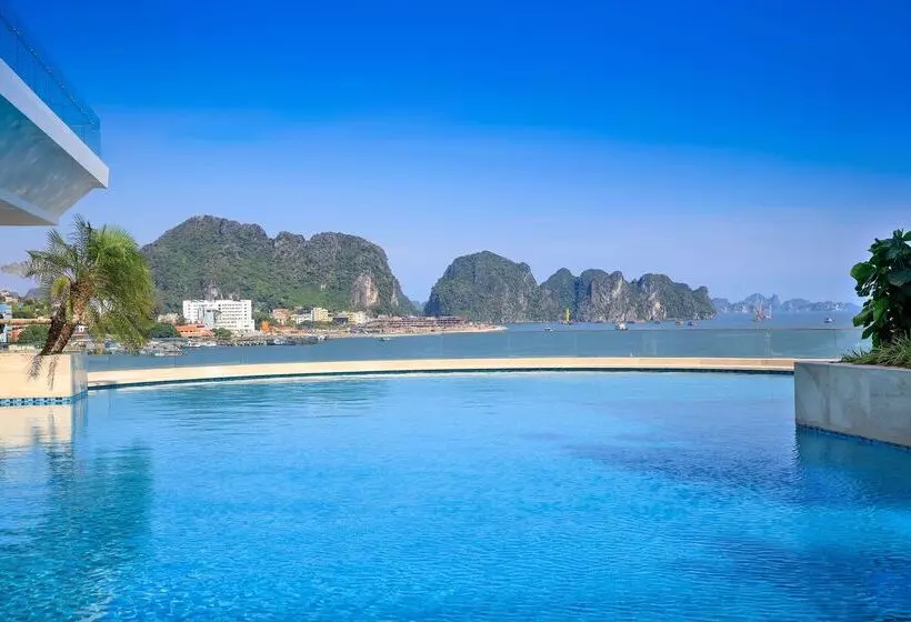 Hotelli Wyndham Legend Halong