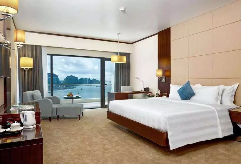 Hotelli Wyndham Legend Halong