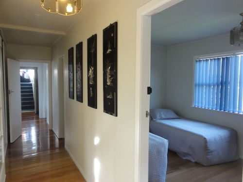 Jack & Di S Lakefront Motel