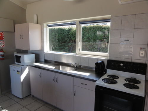 Jack & Di S Lakefront Motel