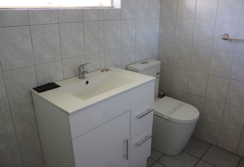 Jack & Di S Lakefront Motel