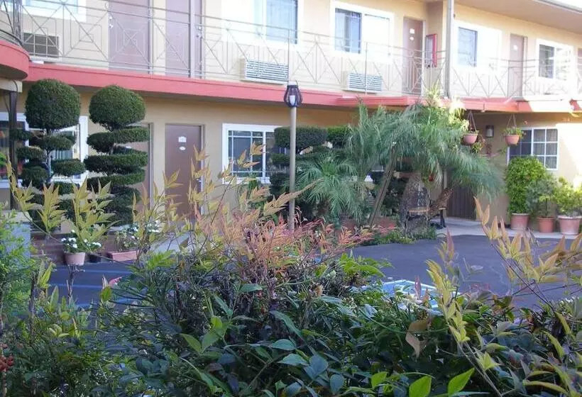 モーテル Fullerton Lodge