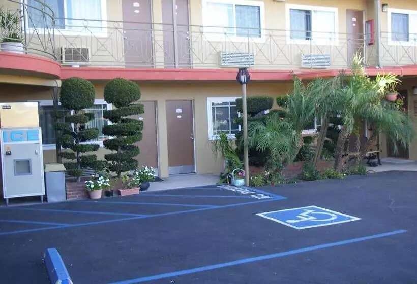 モーテル Fullerton Lodge