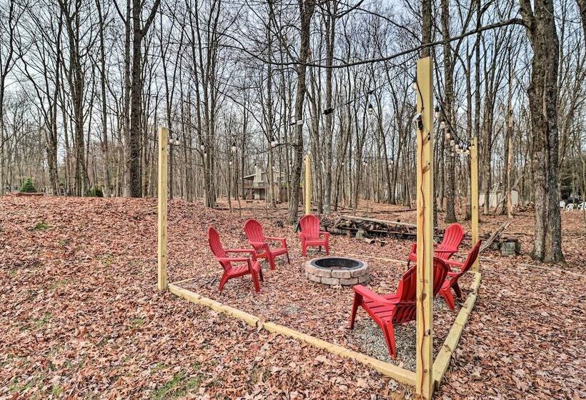 Game Room & Lake Access: Albrightsville Home!