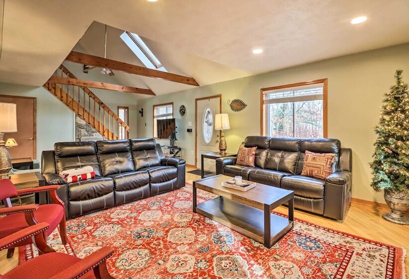 Game Room & Lake Access: Albrightsville Home!