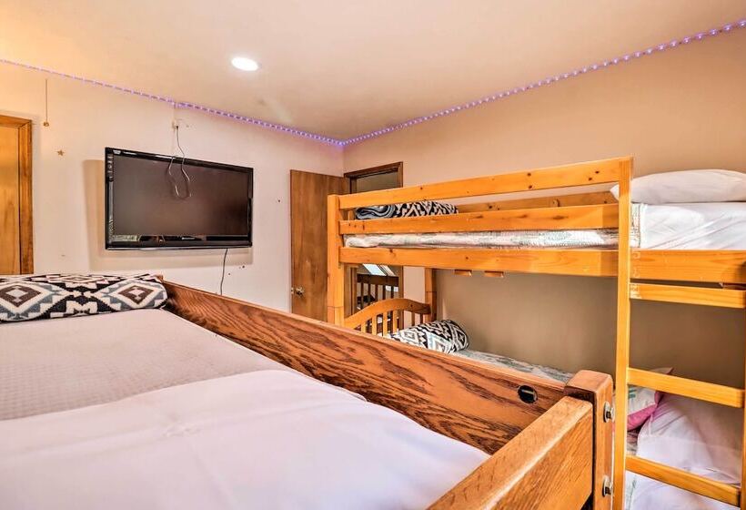 Game Room & Lake Access: Albrightsville Home!