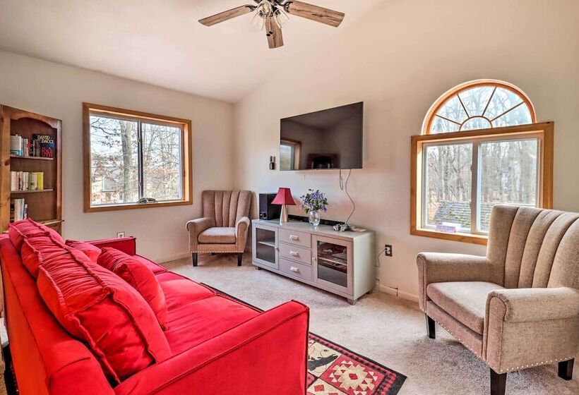 Game Room & Lake Access: Albrightsville Home!