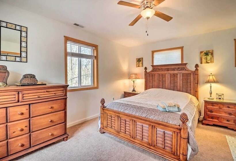 Game Room & Lake Access: Albrightsville Home!