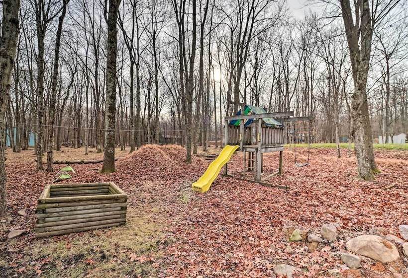 Game Room & Lake Access: Albrightsville Home!