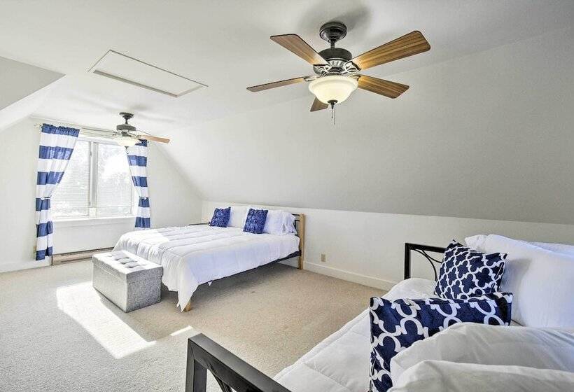 Algoma Lake Retreat W/ Bbq Grill, Yard & Fire Pit!