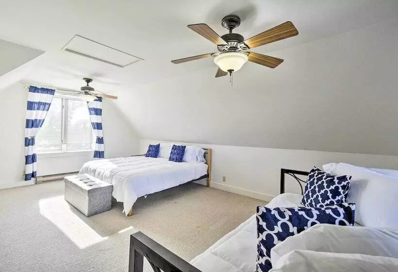 Algoma Lake Retreat W/ Bbq Grill, Yard & Fire Pit!