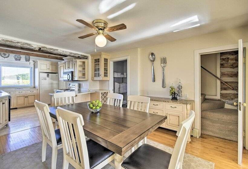 Algoma Lake Retreat W/ Bbq Grill, Yard & Fire Pit!