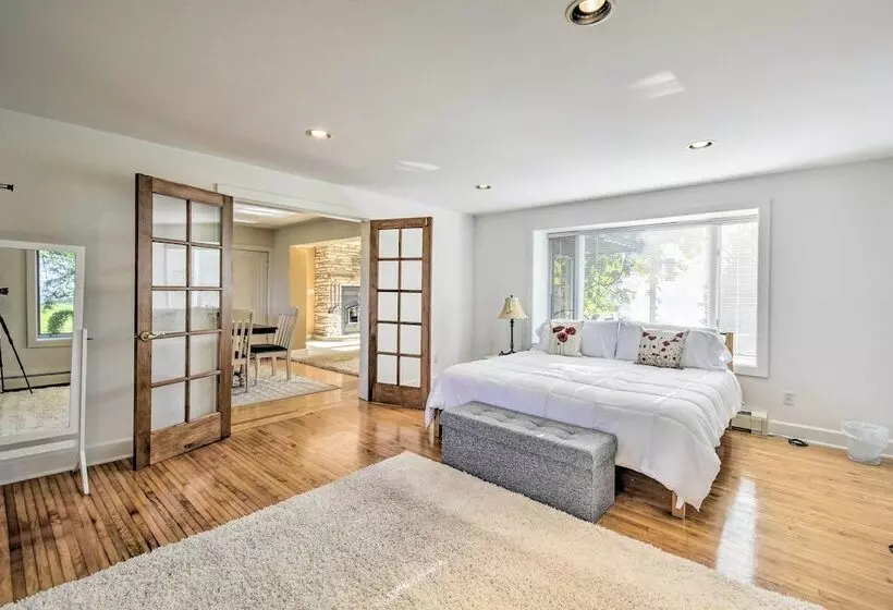 Algoma Lake Retreat W/ Bbq Grill, Yard & Fire Pit!