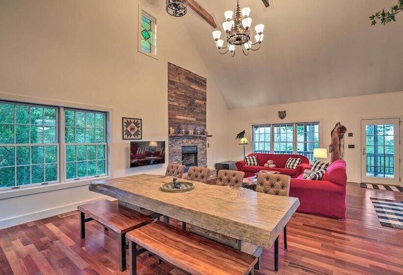 Tranquil Hendersonville Cabin W/ Mountain Views!