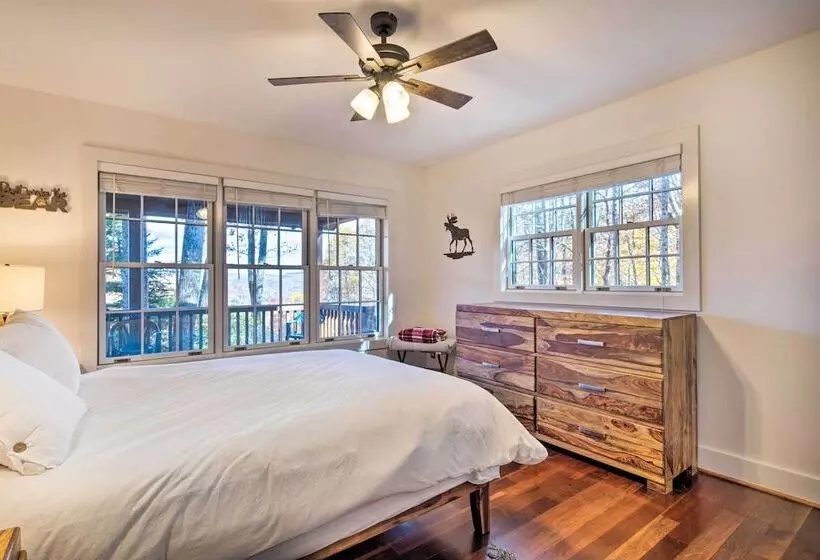 Tranquil Hendersonville Cabin W/ Mountain Views!