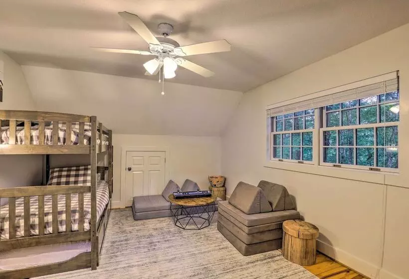 Tranquil Hendersonville Cabin W/ Mountain Views!