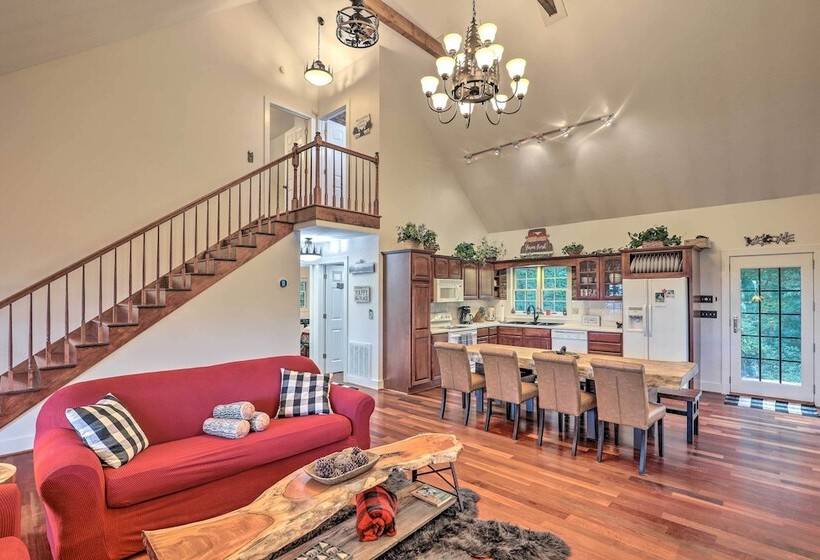 Tranquil Hendersonville Cabin W/ Mountain Views!