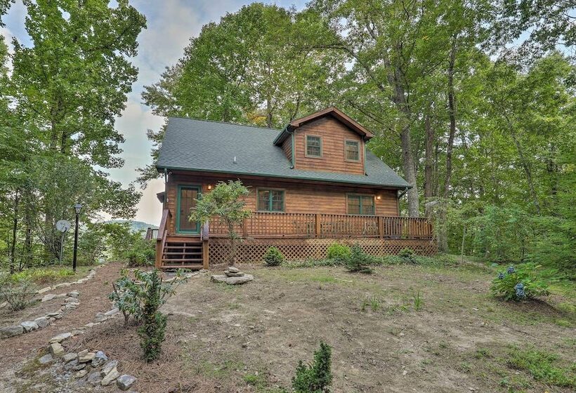 Tranquil Hendersonville Cabin W/ Mountain Views!