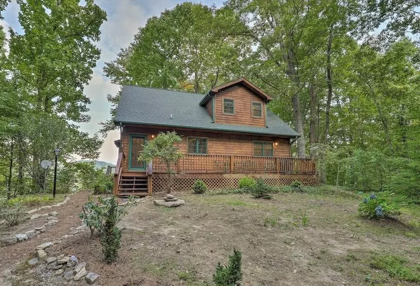 Tranquil Hendersonville Cabin W/ Mountain Views!