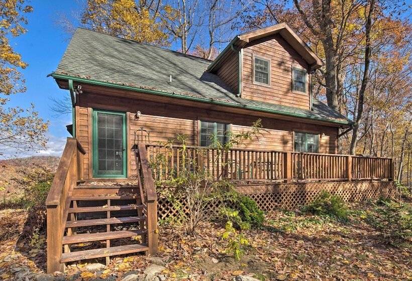 Tranquil Hendersonville Cabin W/ Mountain Views!