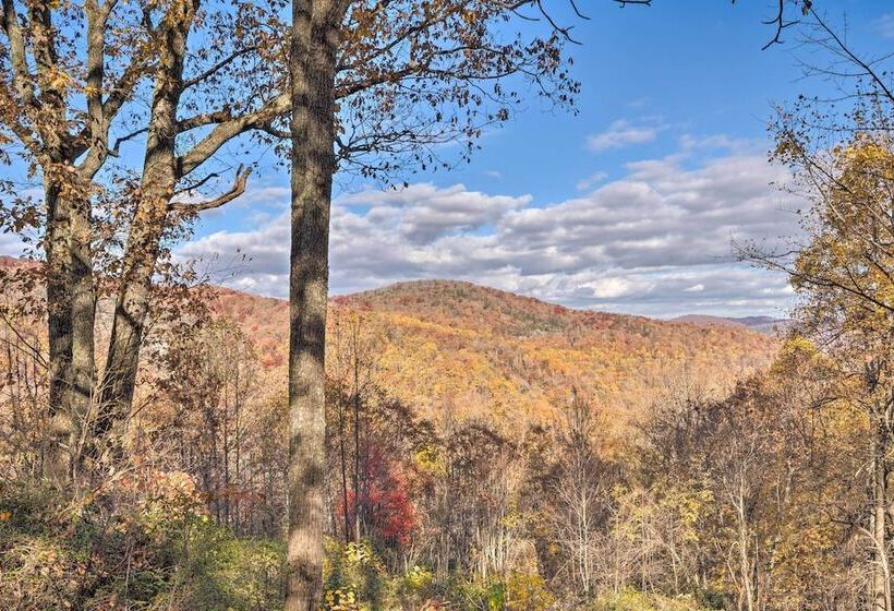 Tranquil Hendersonville Cabin W/ Mountain Views!