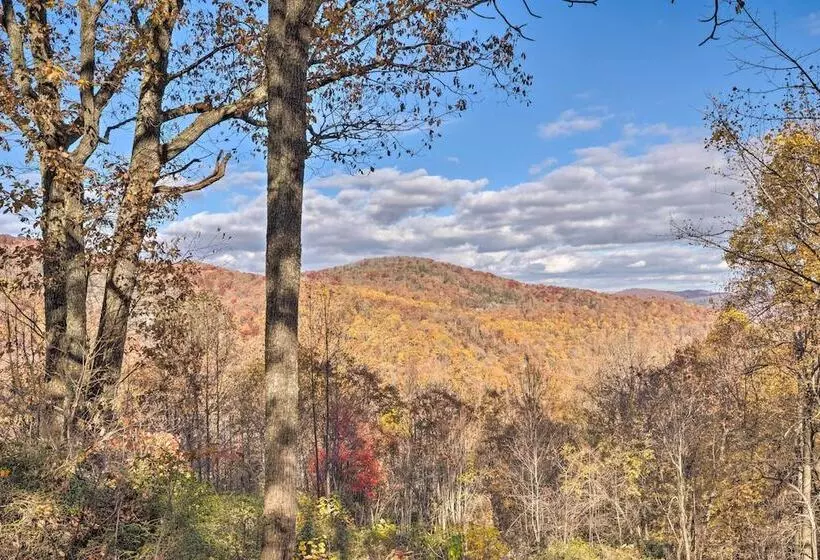 Tranquil Hendersonville Cabin W/ Mountain Views!