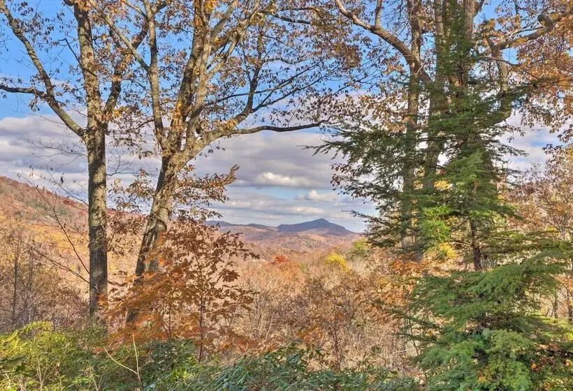 Tranquil Hendersonville Cabin W/ Mountain Views!
