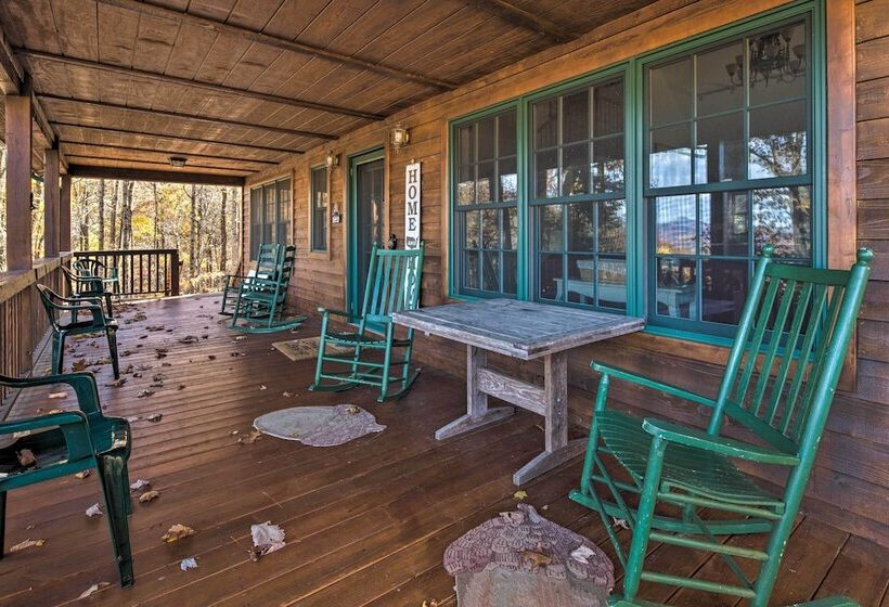 Tranquil Hendersonville Cabin W/ Mountain Views!
