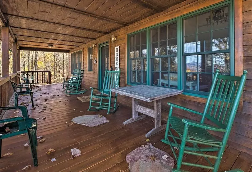 Tranquil Hendersonville Cabin W/ Mountain Views!
