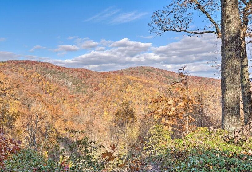Tranquil Hendersonville Cabin W/ Mountain Views!