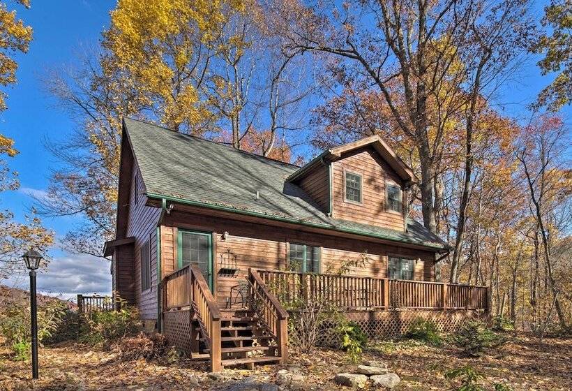 Tranquil Hendersonville Cabin W/ Mountain Views!