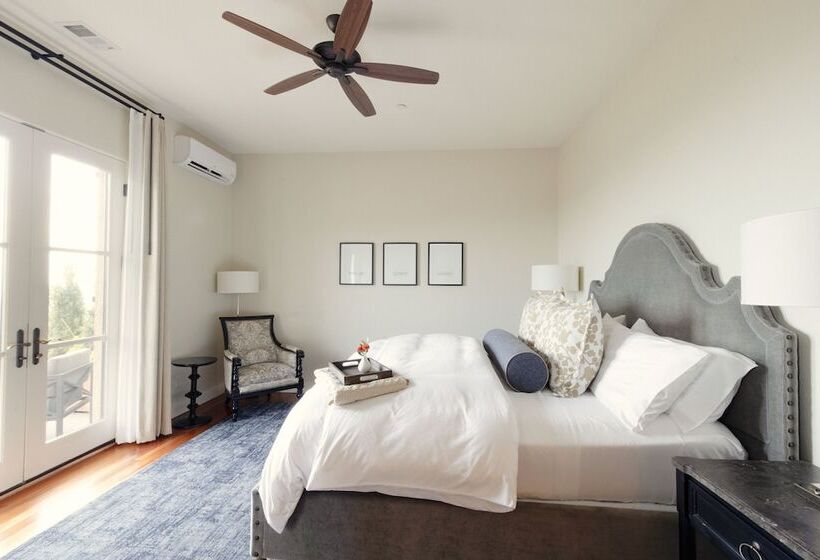 Bed and Breakfast Black Walnut Inn & Vineyard