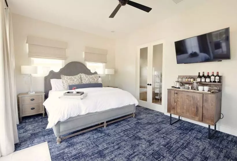 Aamiaismajoitus (B&B) Black Walnut Inn & Vineyard