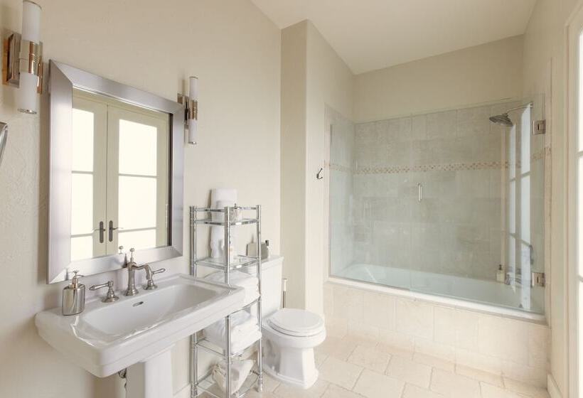 Bed and Breakfast Black Walnut Inn & Vineyard