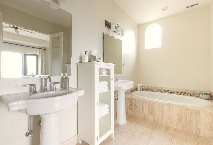 Bed and Breakfast Black Walnut Inn & Vineyard