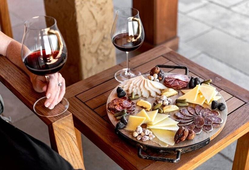 Bed and Breakfast Black Walnut Inn & Vineyard