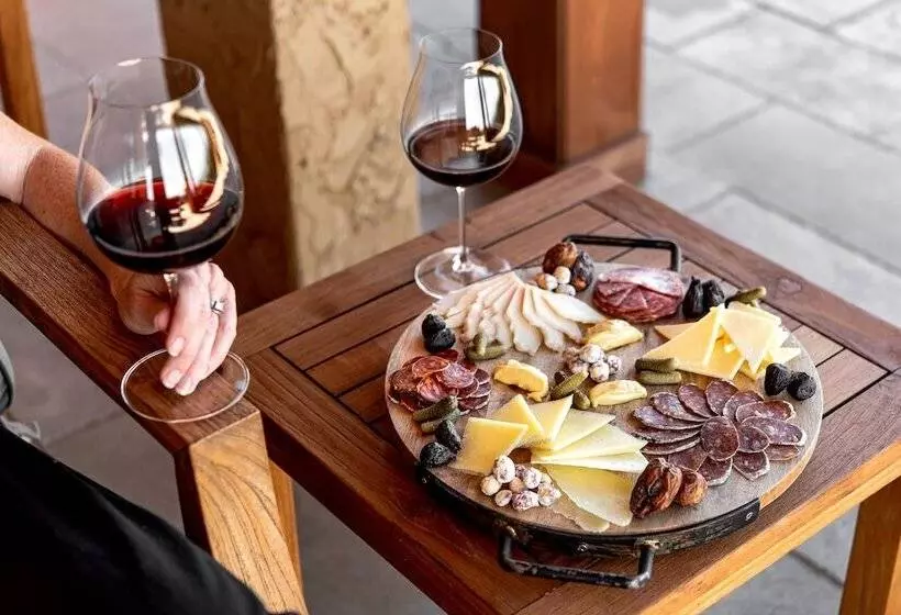 Aamiaismajoitus (B&B) Black Walnut Inn & Vineyard