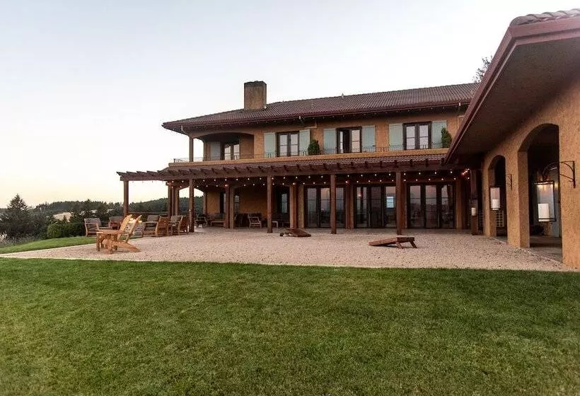 Aamiaismajoitus (B&B) Black Walnut Inn & Vineyard